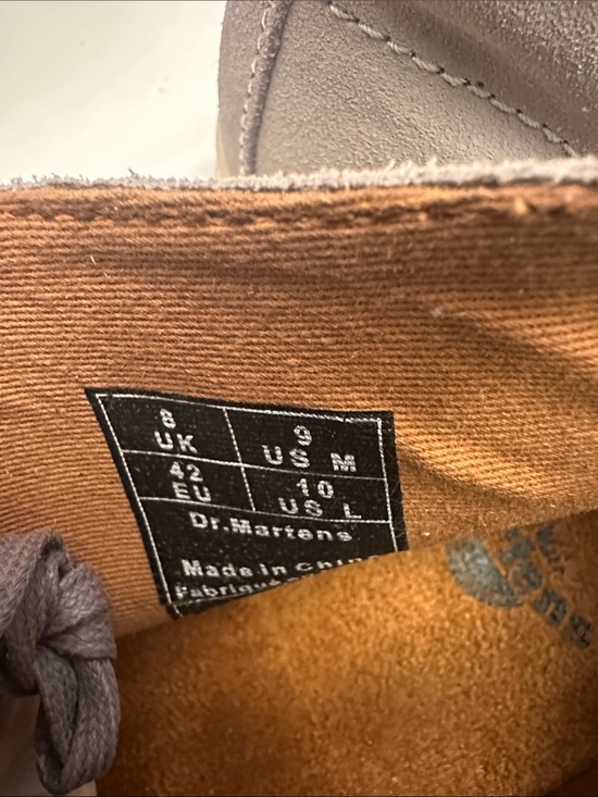 #53 BRAND NEW Dr. Martens Cabrillo suede chukka desert boots in a grey